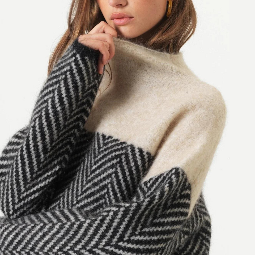 Chevron | Pull col roulé au style luxueux